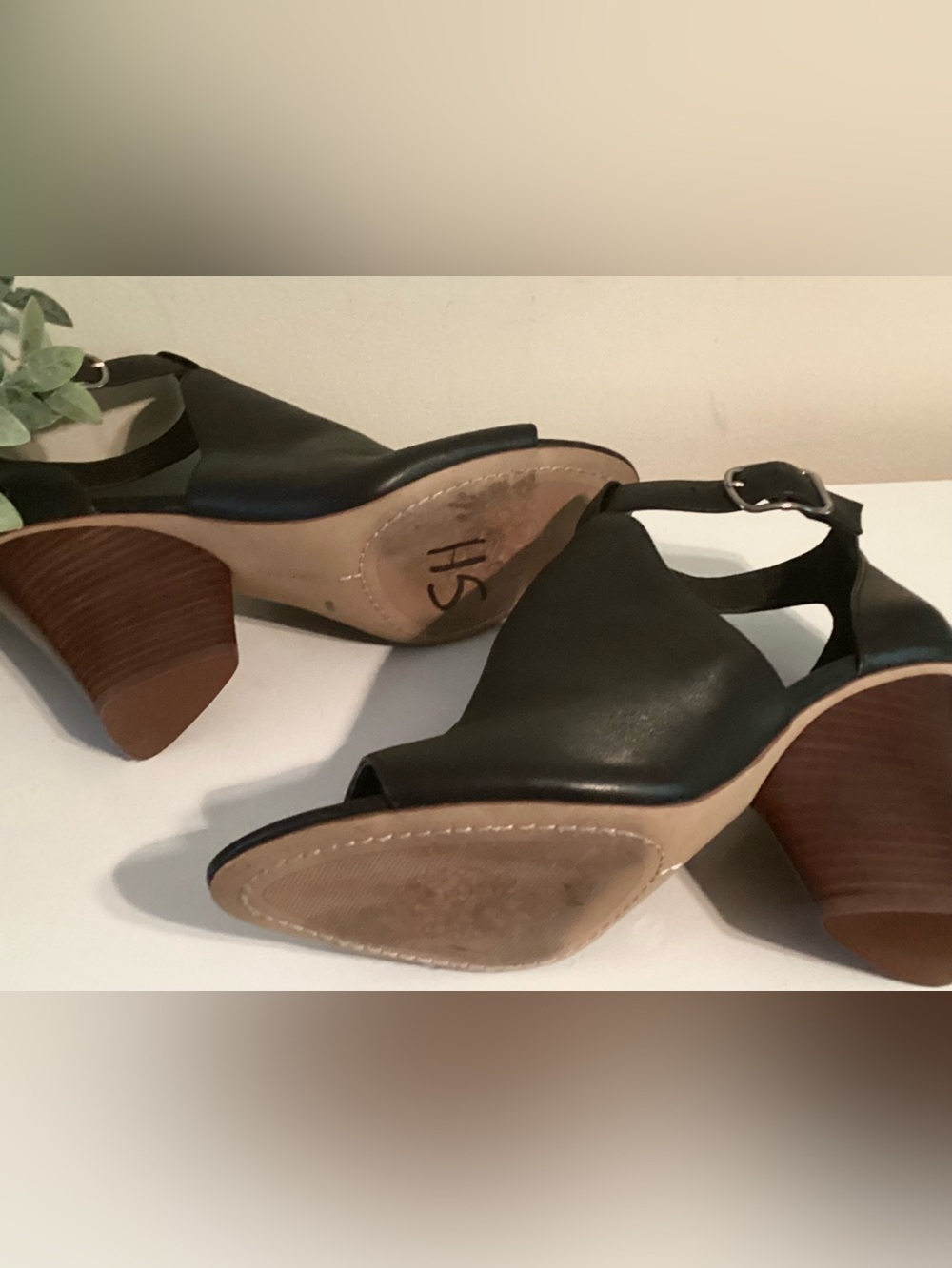 Vince Camuto Black Leather Peep Toe Block Heel Sandals Size 9 - Picture 8 of 10